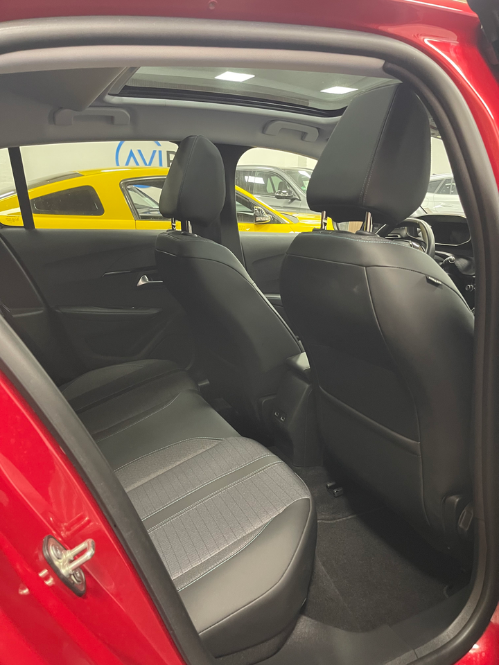 Peugeot 208 1,2 PureTech 100 Allure Sky 5d