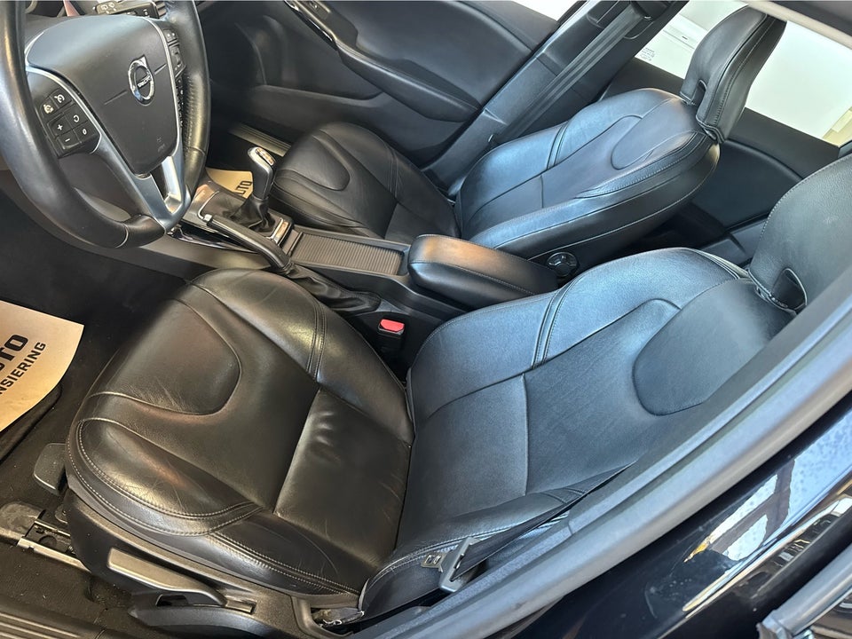 Volvo V40 2,0 D3 150 Momentum 5d