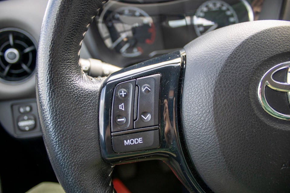 Toyota Yaris 1,0 VVT-i T2 5d