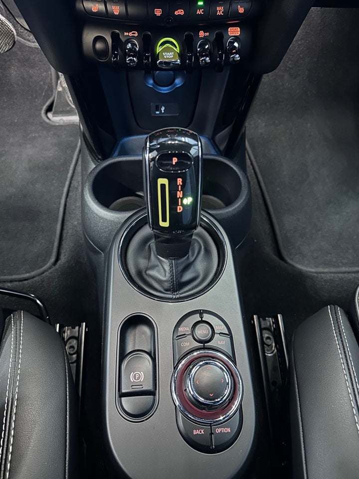 MINI Cooper SE Essential 3d