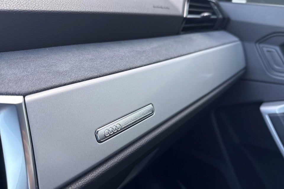 Audi Q3 45 TFSi e Attitude plus S-tr. 5d