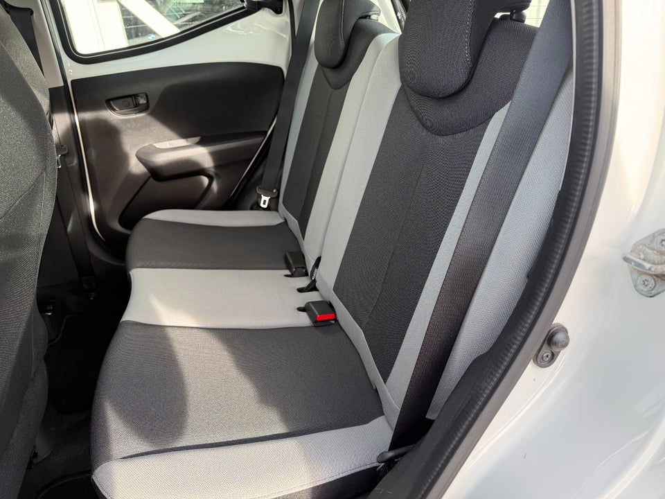 Toyota Aygo 1,0 VVT-i x-press 5d