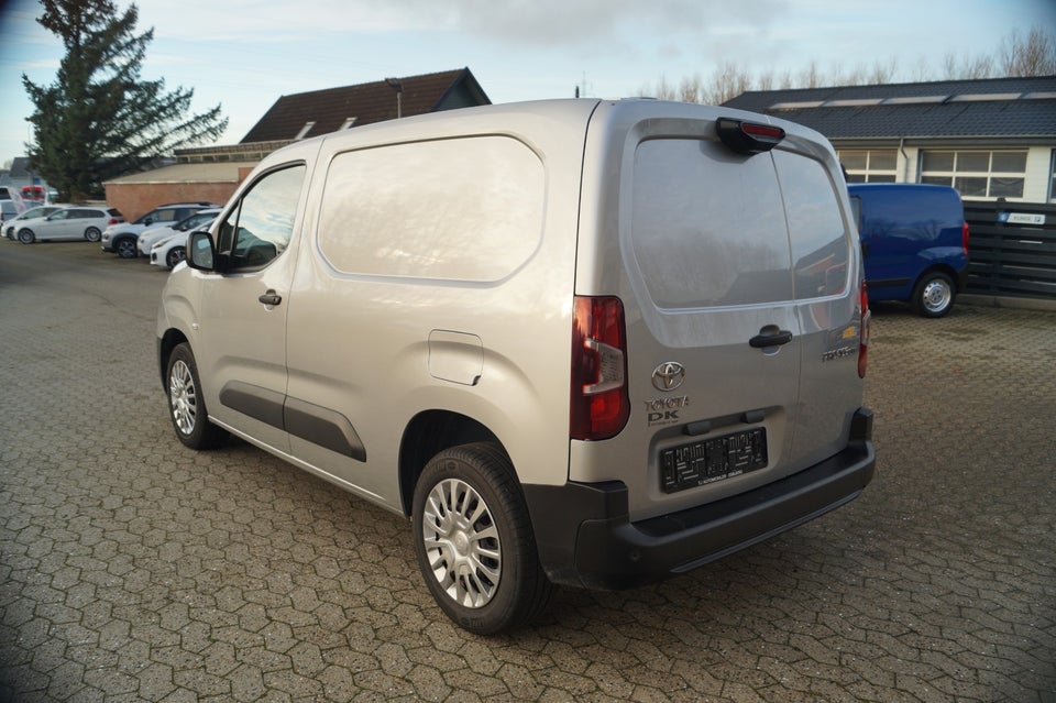 Toyota ProAce City 1,5 D 102 Medium Comfort 4d