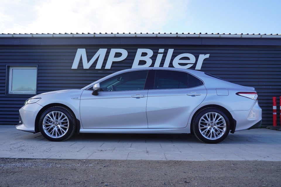 Toyota Camry 2,5 Hybrid H3 Executive CVT 4d