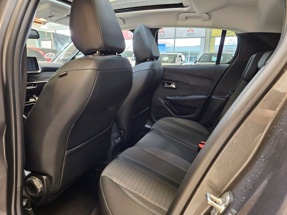 Peugeot 208 1,2 PureTech 100 Allure Sky 5d