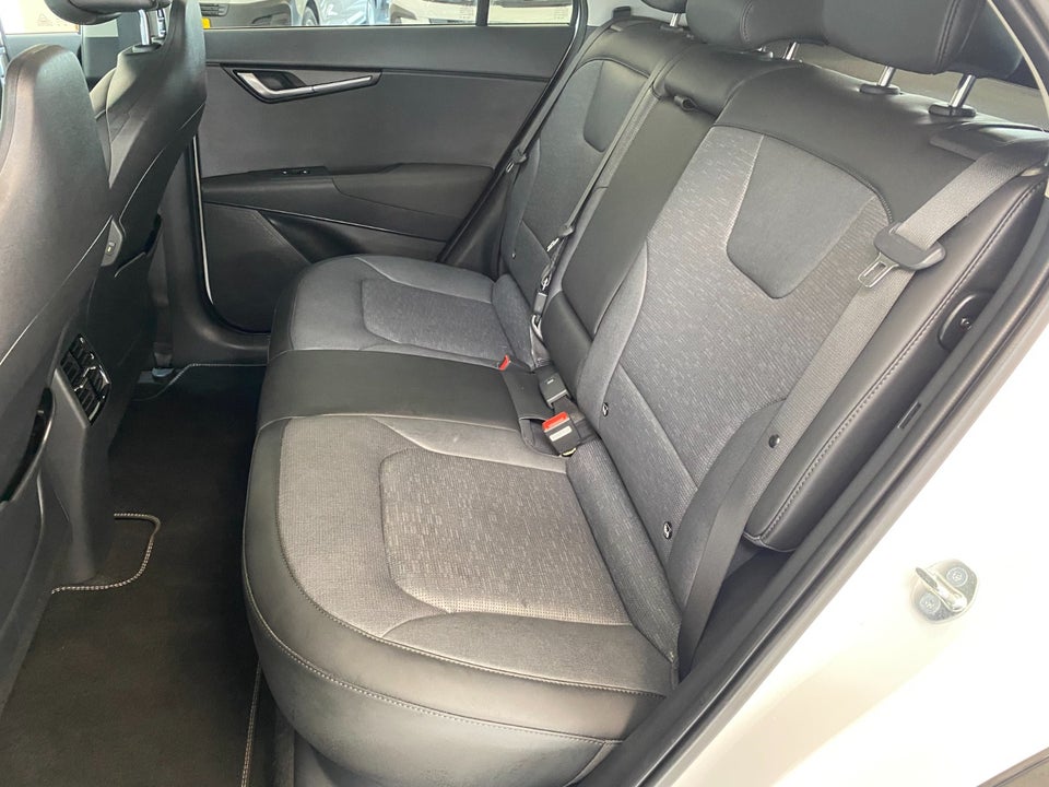 Kia Niro 64 EV Upgrade 5d