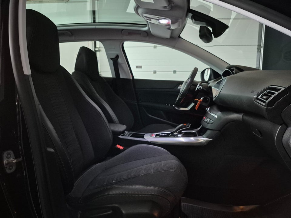 Peugeot 308 1,2 PureTech 130 Prestige EAT8 5d