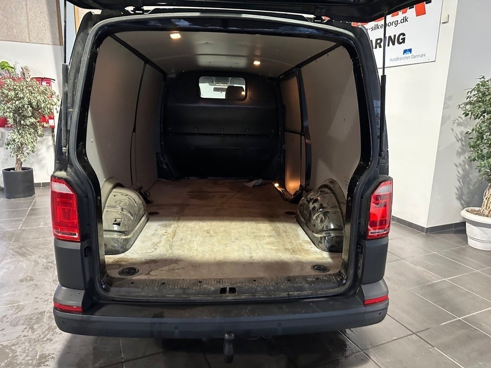 VW Transporter 2,0 TDi 180 Kassevogn DSG lang