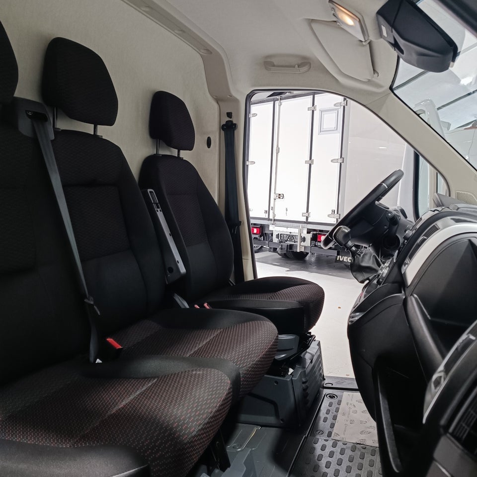 Peugeot Boxer 333 2,2 BlueHDi 140 L2H2 Premium