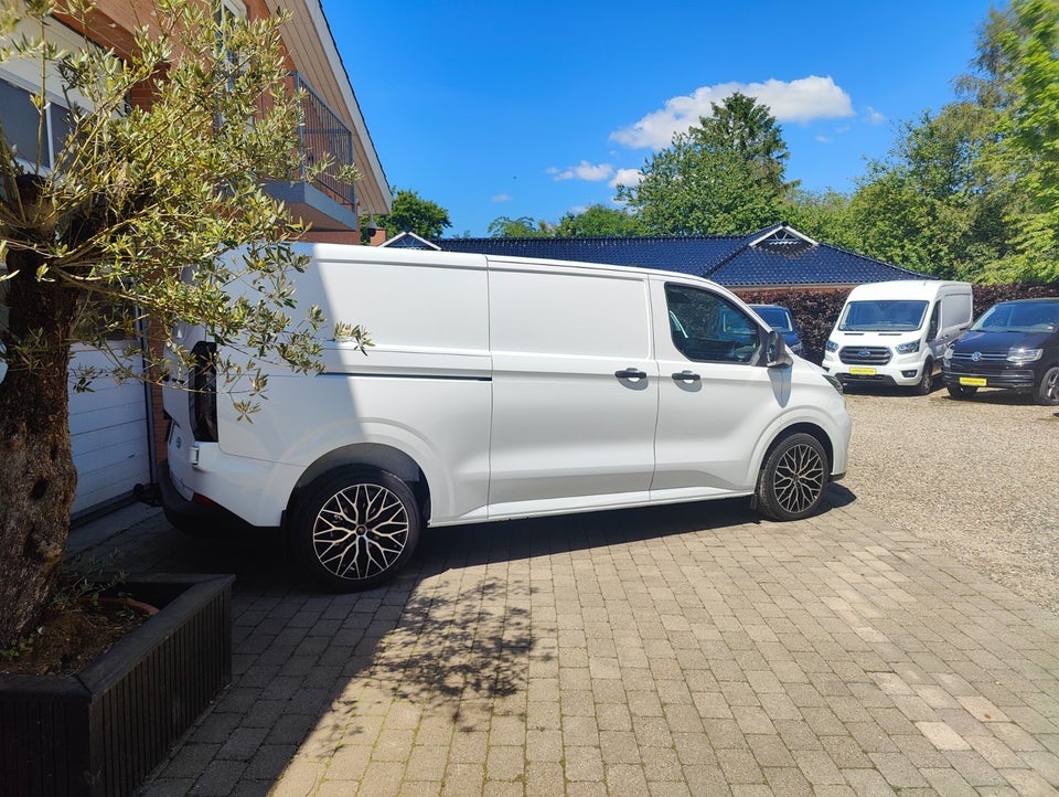 Ford Transit Custom 300L 2,0 EcoBlue Trend aut.