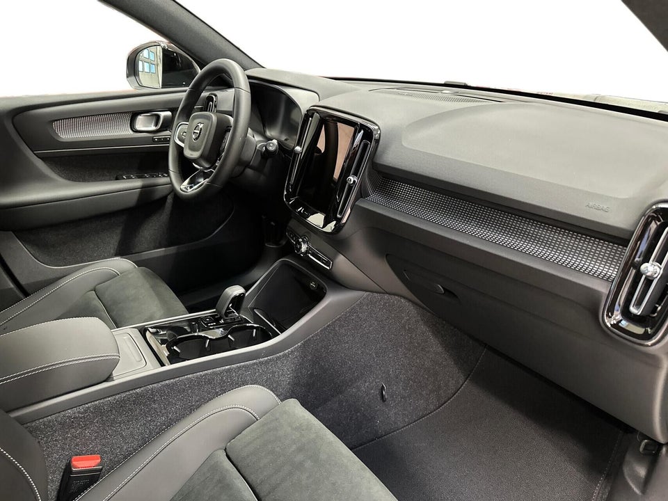 Volvo EX40 Extended Range Black Edition Excess 5d