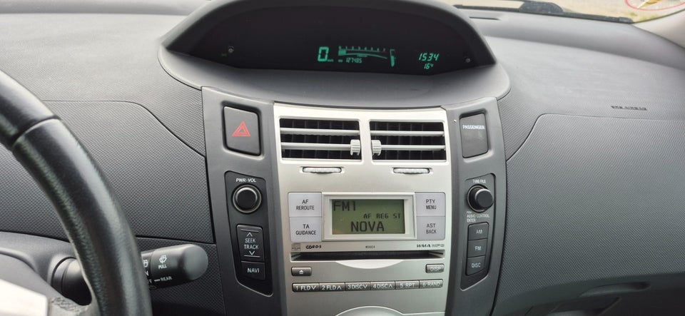 Toyota Yaris 1,3 Sol 5d