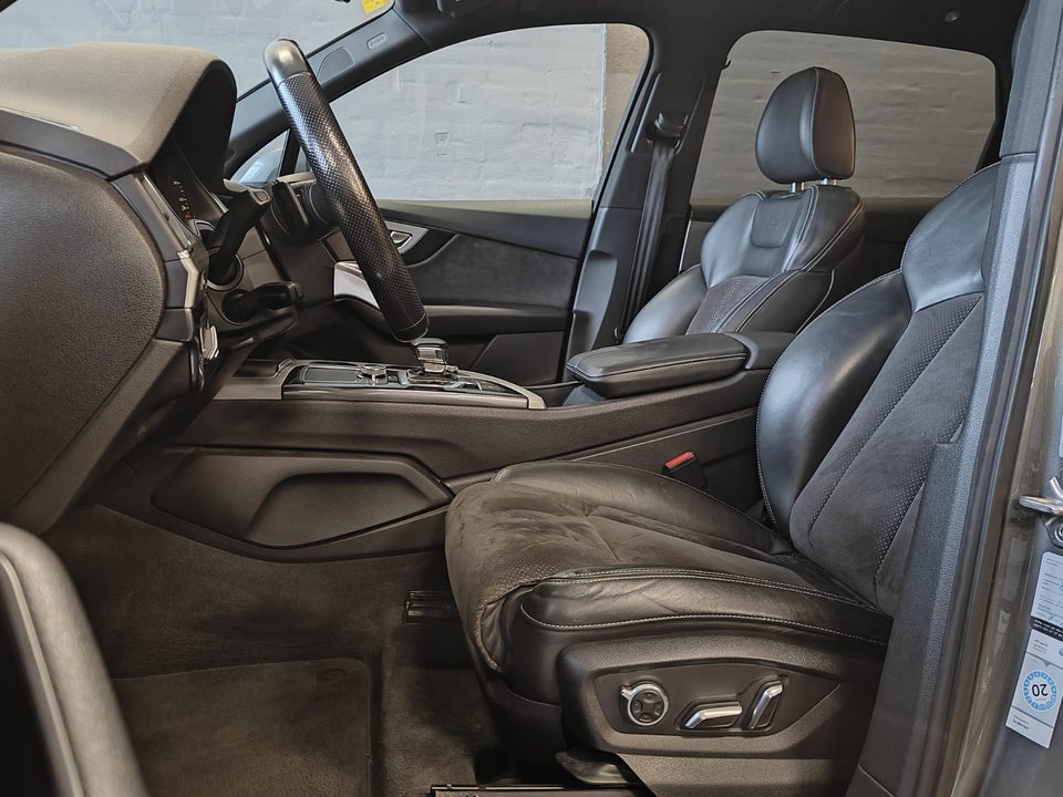 Audi Q7 3,0 TDi 272 S-line quattro Tiptr. 5d