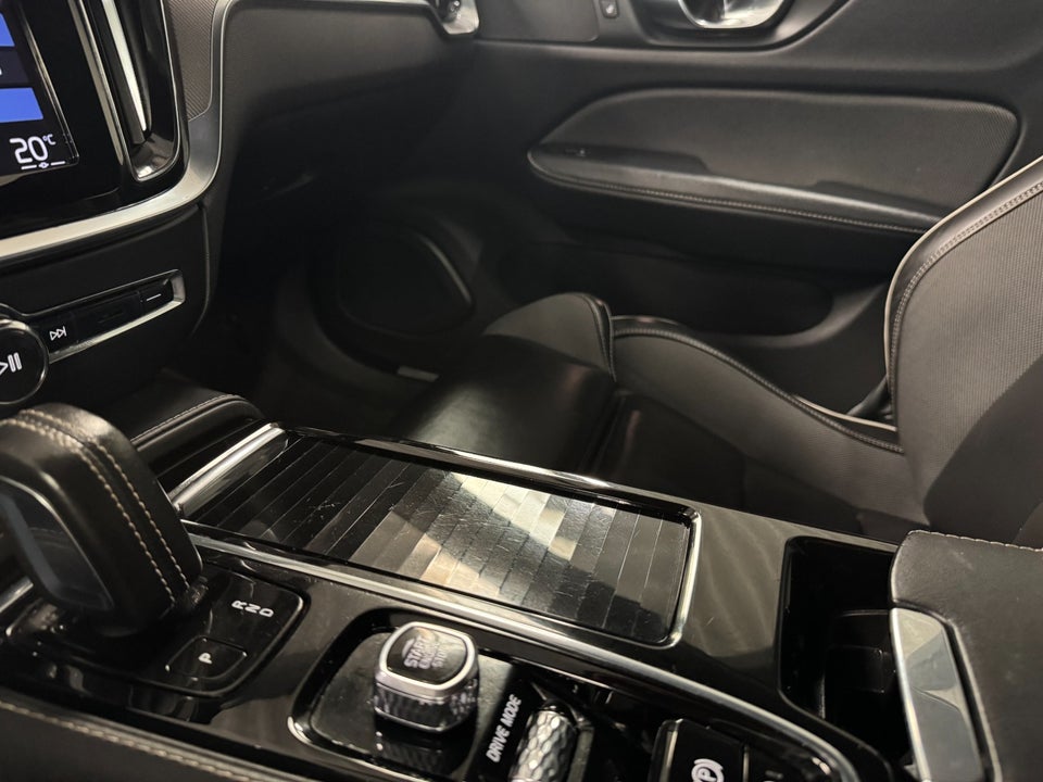 Volvo V60 2,0 T6 ReCharge R-Design aut. AWD 5d
