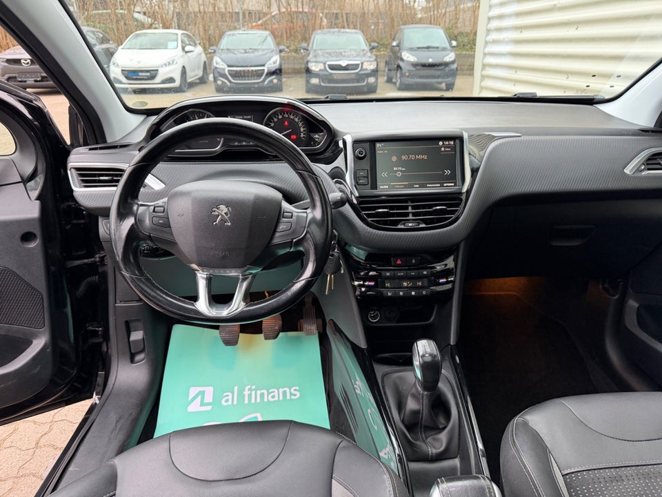 Peugeot 2008 1,2 e-THP 110 Allure Sky 5d