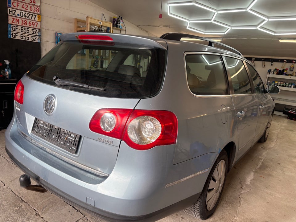 VW Passat 2,0 FSi Trendline Variant 5d
