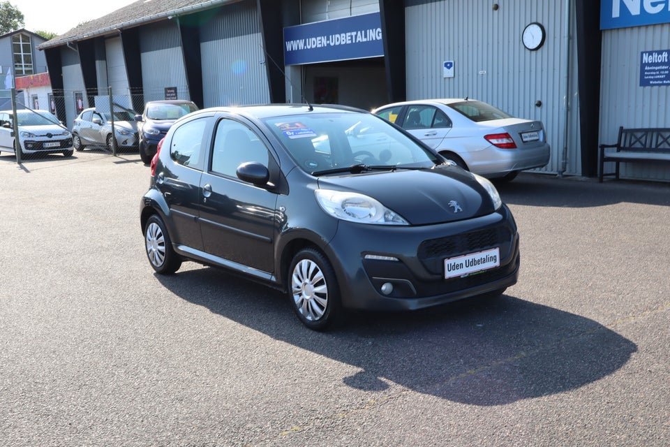 Peugeot 107 1,0 Champion Connect 5d