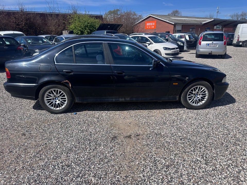 BMW 520i 2,2  4d