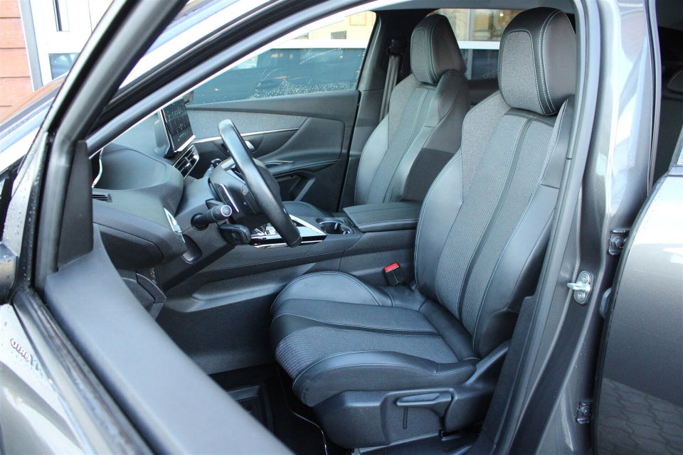 Peugeot 3008 1,6 Hybrid First Selection EAT8 5d