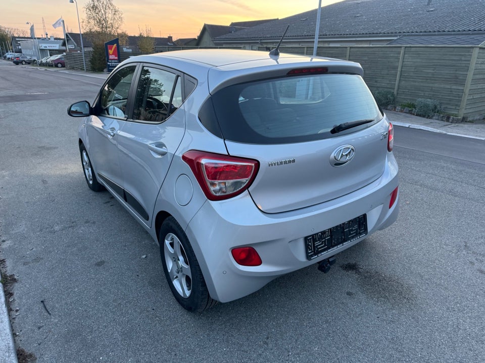 Hyundai i10 1,0 Black Line 5d