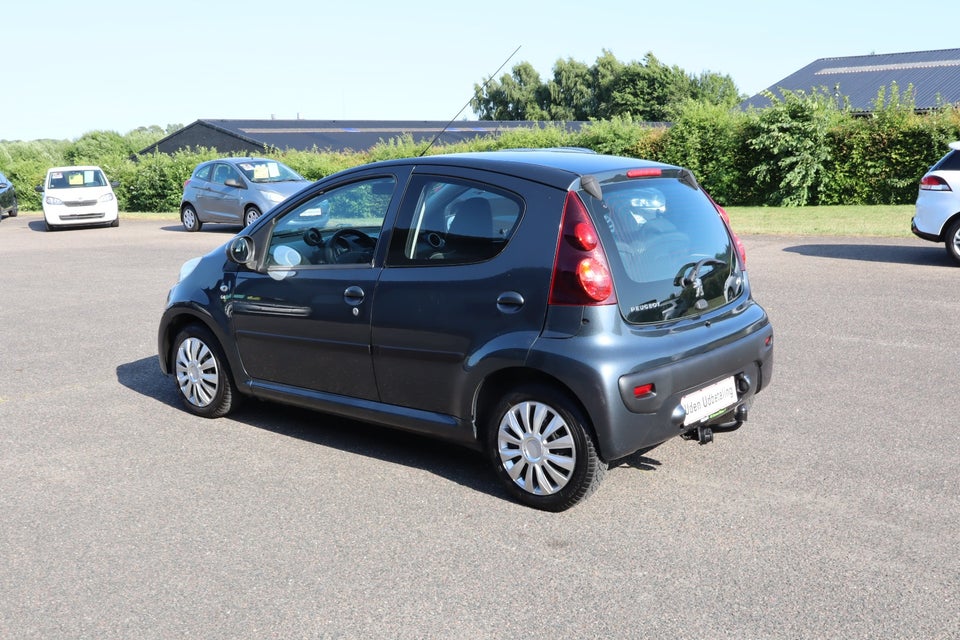 Peugeot 107 1,0 Champion Connect 5d
