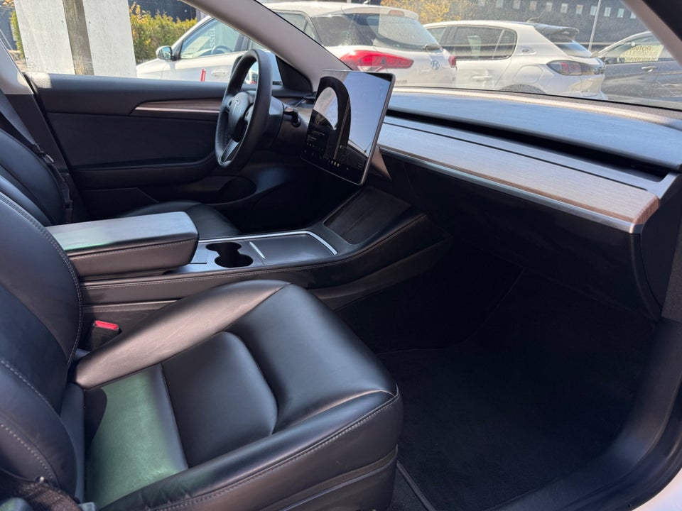 Tesla Model 3 Standard Range+ RWD 4d