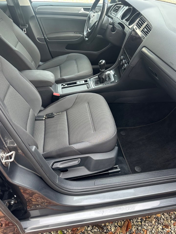 VW Golf VII 1,6 TDi 115 Comfortline 5d