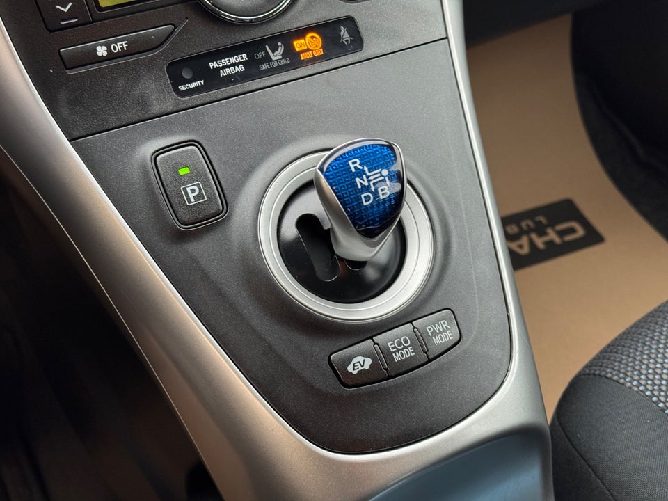 Toyota Auris 1,8 Hybrid 5d