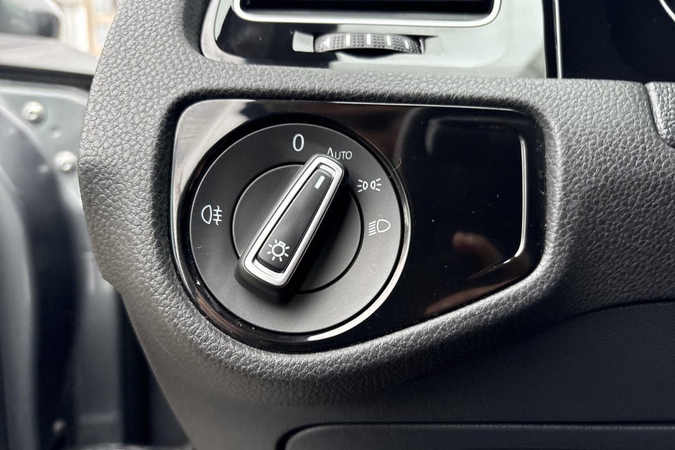 VW Golf VII 1,5 TSi 150 R-line Variant DSG 5d