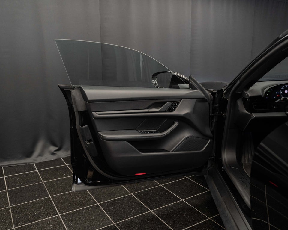 Porsche Taycan Performance+ 4d