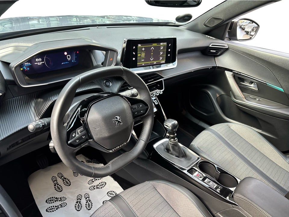 Peugeot 2008 1,2 PureTech 130 Allure 5d