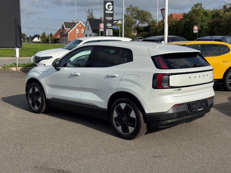 Volvo EX30 Standard Range Core 5d