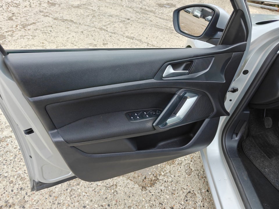 Peugeot 308 1,6 BlueHDi 120 Style Limited SW 5d