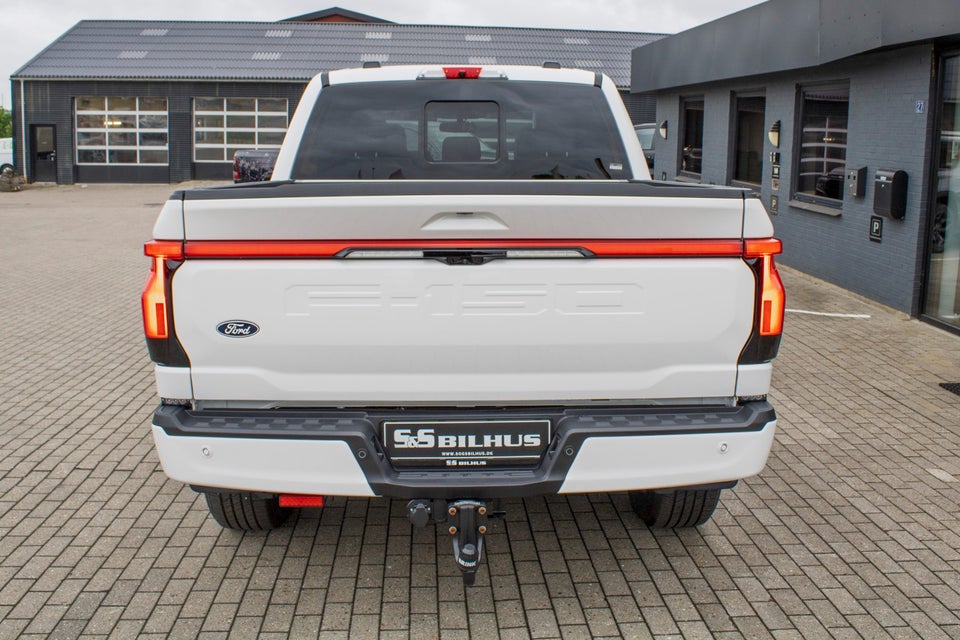 Ford F-150 131 Lightning Lariat Extended Range 4d
