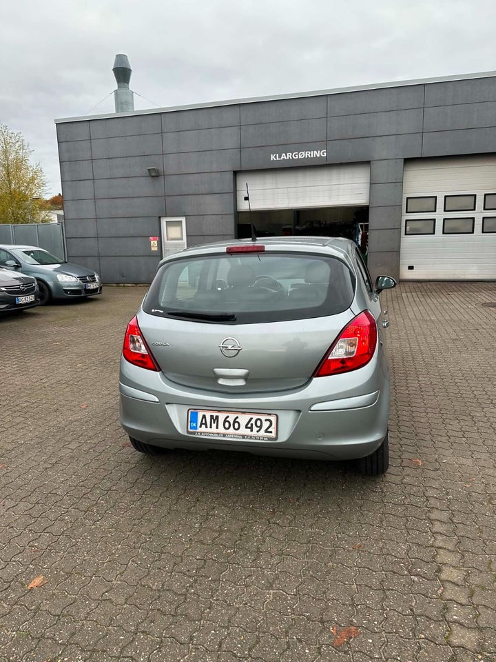 Opel Corsa 1,2 16V Cosmo 5d