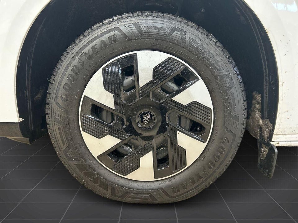 Ford E-Transit Custom 320L 64 Trend