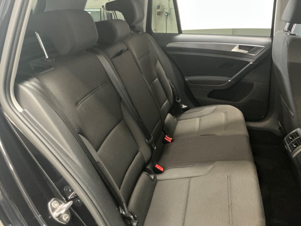 VW Golf VII 1,5 TSi 130 Comfortline Variant 5d