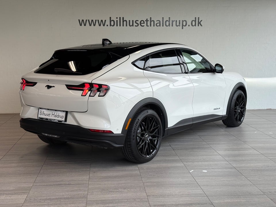 Ford Mustang Mach-E 98 Extended Range 5d