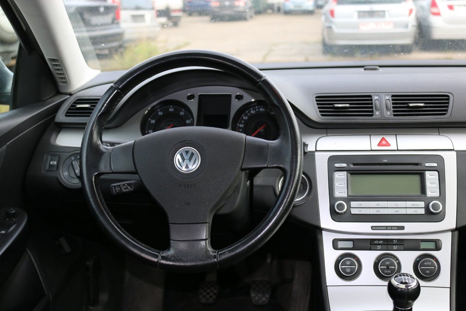 VW Passat 2,0 FSi Trendline 4d