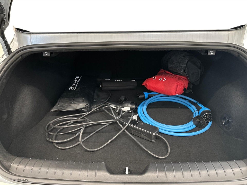 Hyundai Ioniq 6 77 Essential 4d