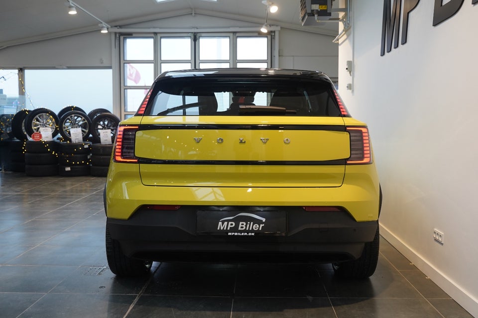 Volvo EX30 Extended Range Plus 5d