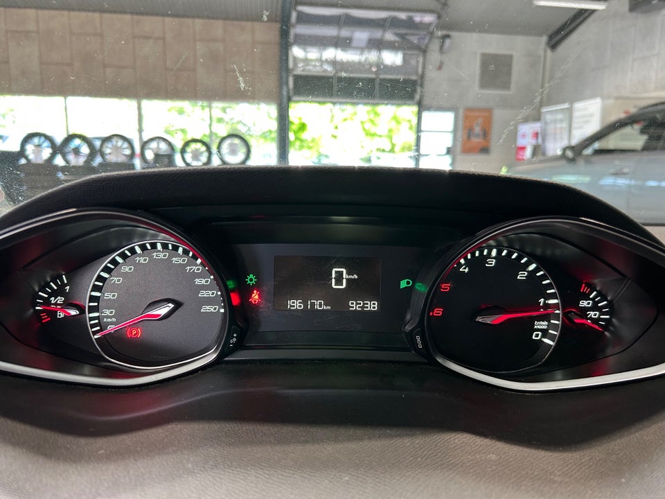 Peugeot 308 1,6 BlueHDi 120 Allure SW 5d