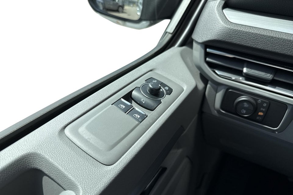 VW e-Caravelle 64 Life SWB