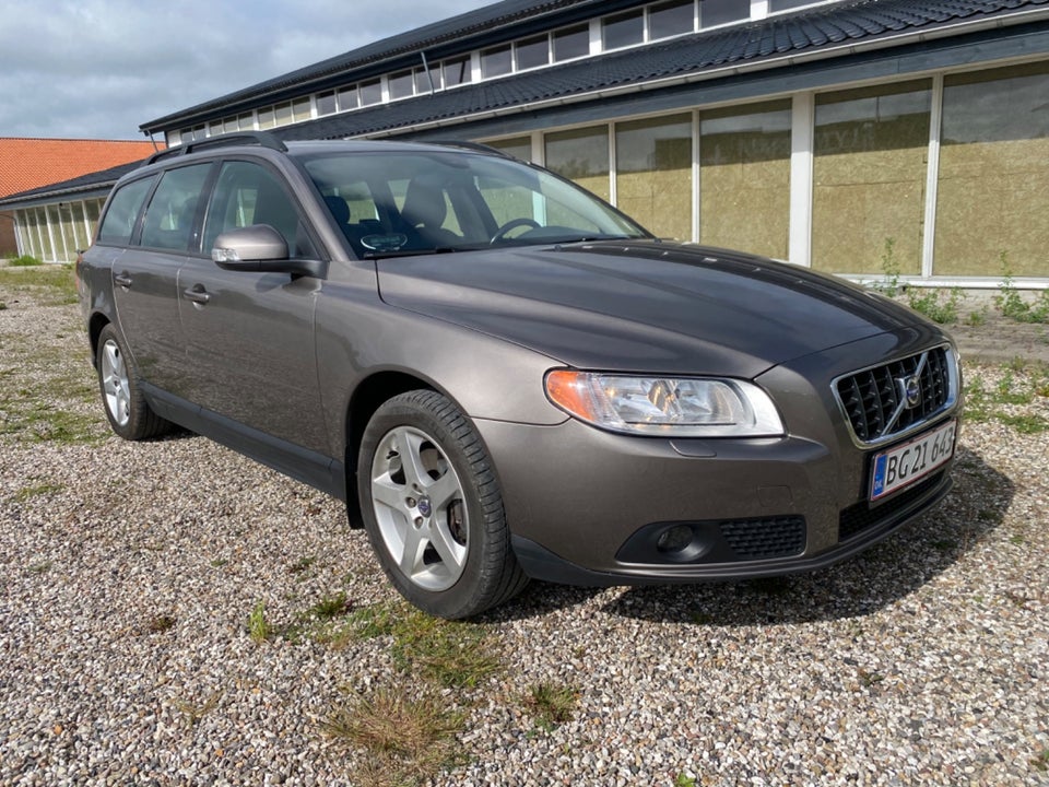 Volvo V70 2,5 T Momentum aut. 5d