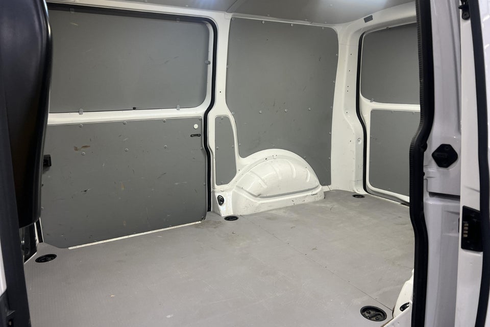 VW Transporter 2,0 TDi 150 Kassevogn DSG kort