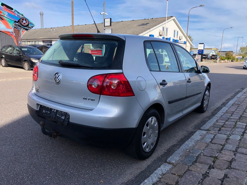 VW Golf V 1,6 FSi Comfortline 5d