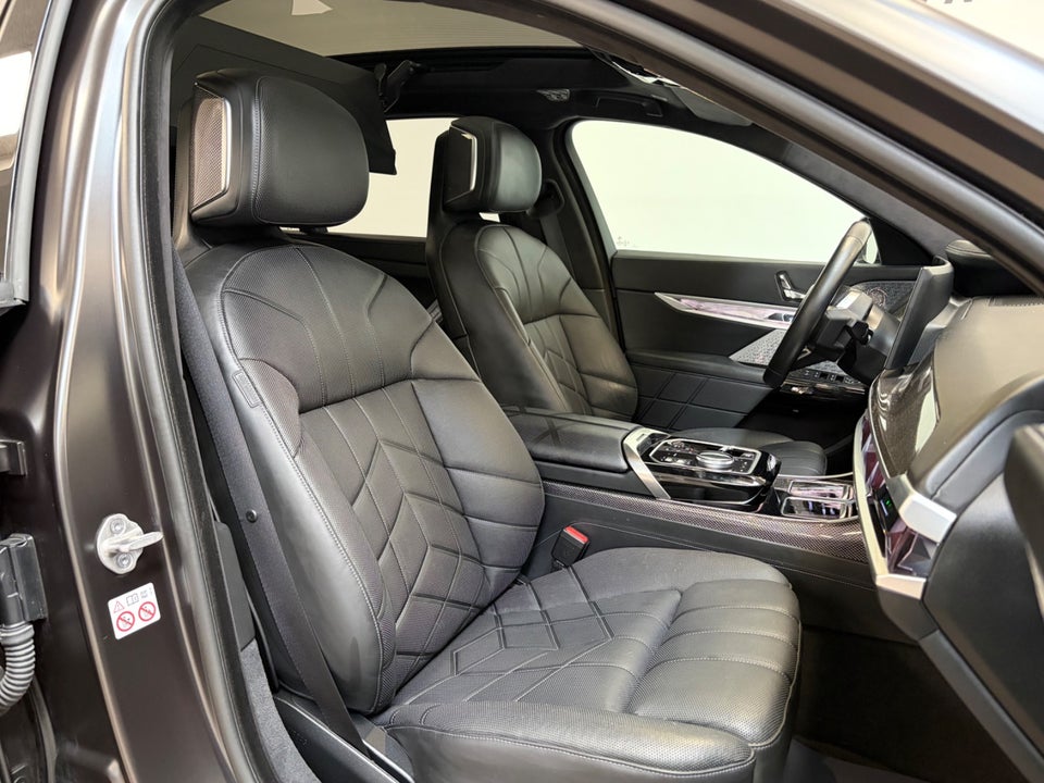 BMW i7 xDrive60 M-Sport 4d
