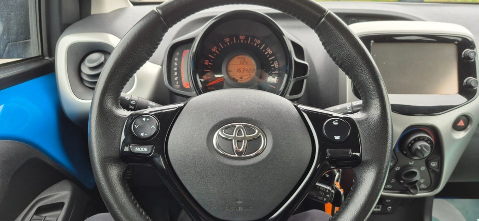 Toyota Aygo 1,0 VVT-i x-wave Sky 5d