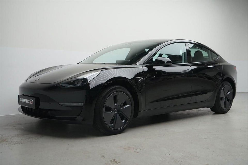 Tesla Model 3 Long Range AWD 4d