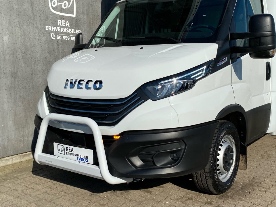 Iveco Daily 3,0 35S18 4100mm Box m/lift AG8